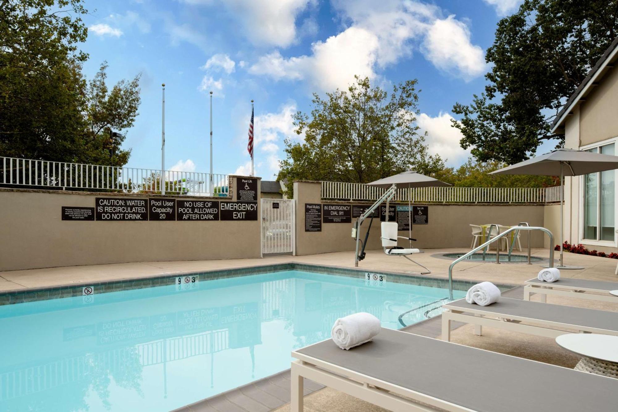 Hilton Garden Inn Roseville Extérieur photo