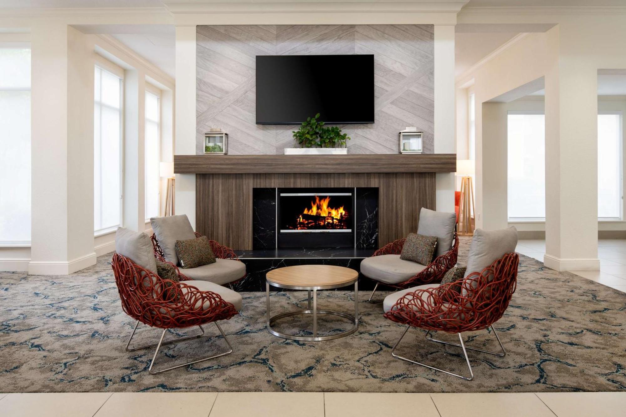 Hilton Garden Inn Roseville Extérieur photo